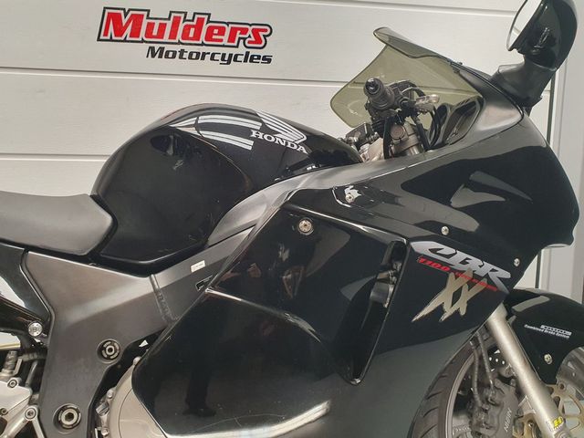 honda - cbr-1100--xx-super-blackbird