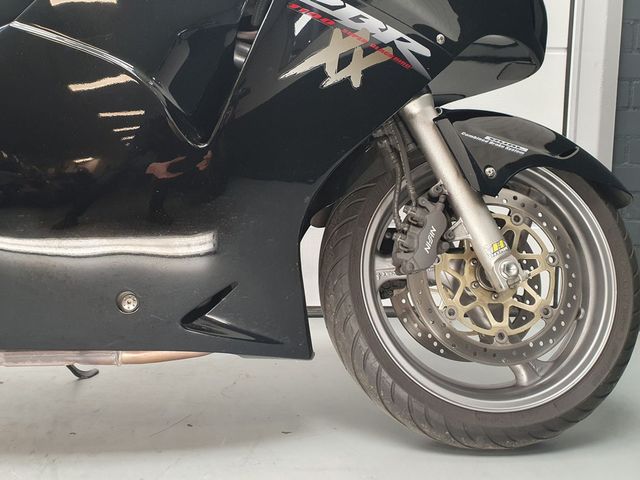 honda - cbr-1100--xx-super-blackbird