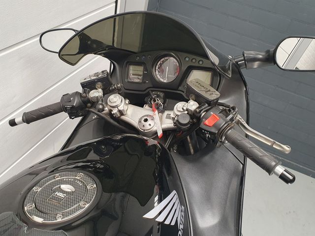 honda - cbr-1100--xx-super-blackbird