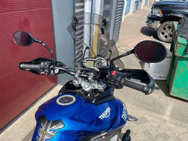triumph - tiger-800-xrx
