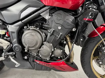TRIUMPH TRIDENT 800 – foto 3