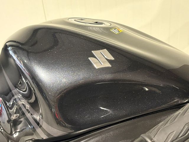 suzuki - gsx-r-1300-hayabusa
