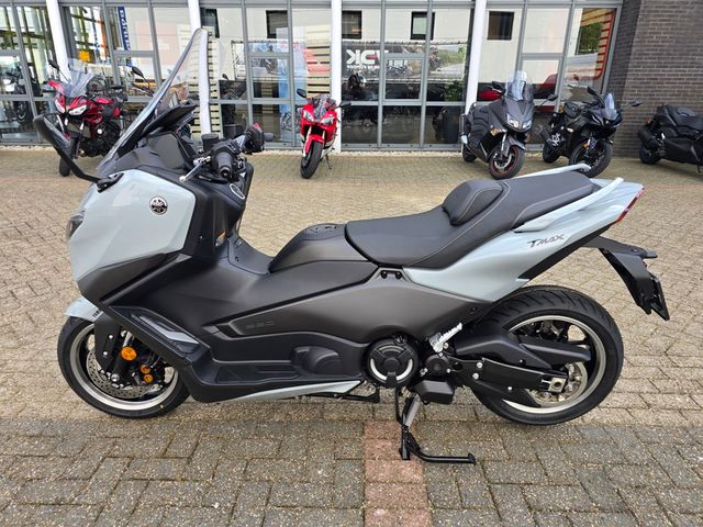 yamaha - tmax-tech-max-560