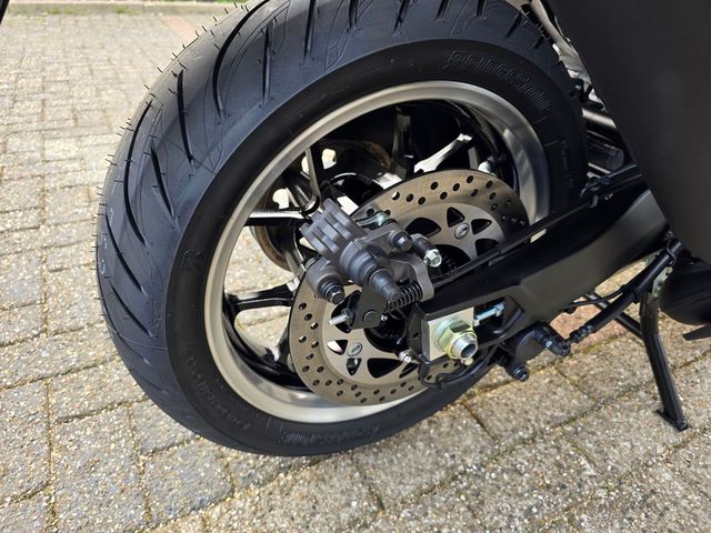 yamaha - tmax-tech-max-560