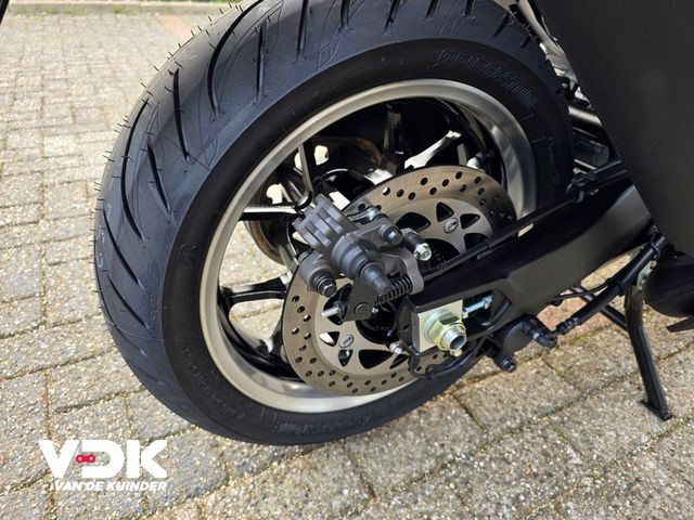 yamaha - tmax-tech-max-560