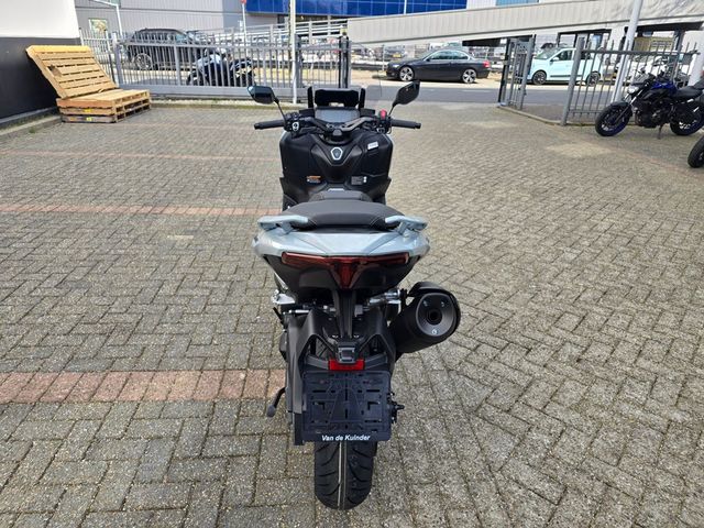 yamaha - tmax-tech-max-560