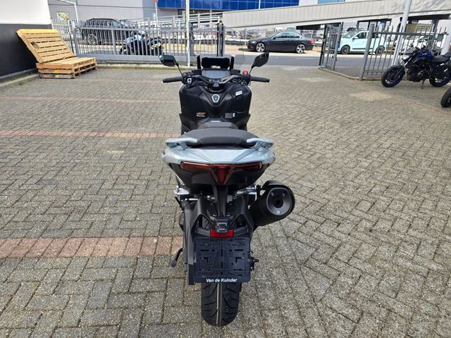 yamaha - tmax-tech-max-560