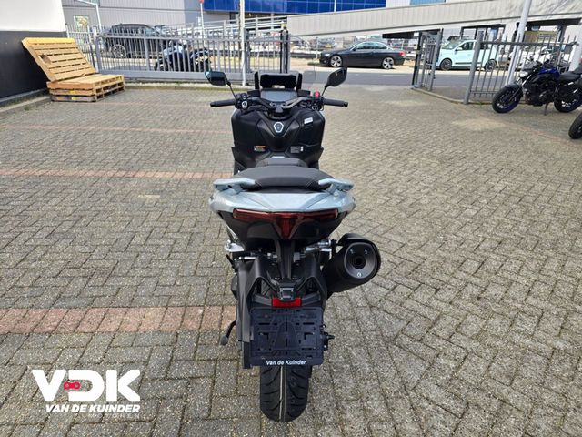 yamaha - tmax-tech-max-560