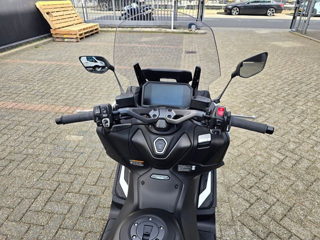 yamaha - tmax-tech-max-560