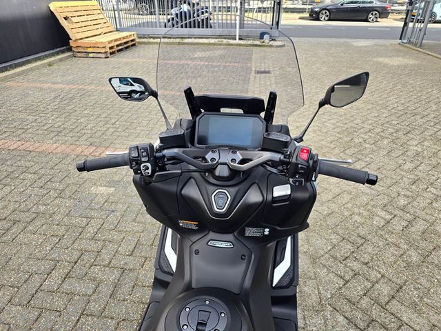 yamaha - tmax-tech-max-560