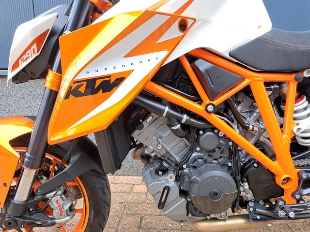 ktm - 1290-super-duke-r-se