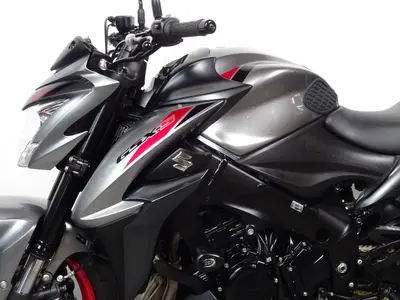 SUZUKI GSX-S 1000 – foto 4