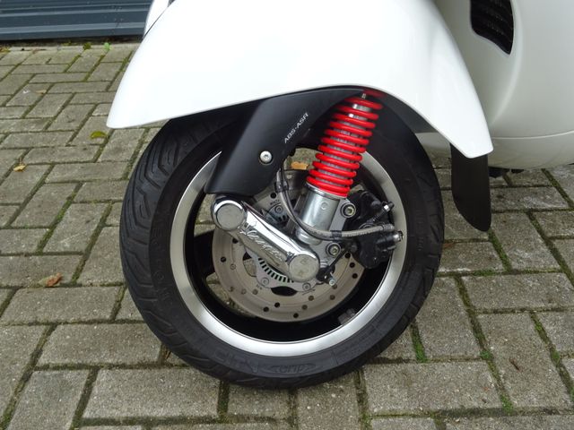 vespa - gts-super-300