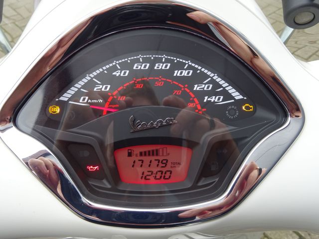 vespa - gts-super-300