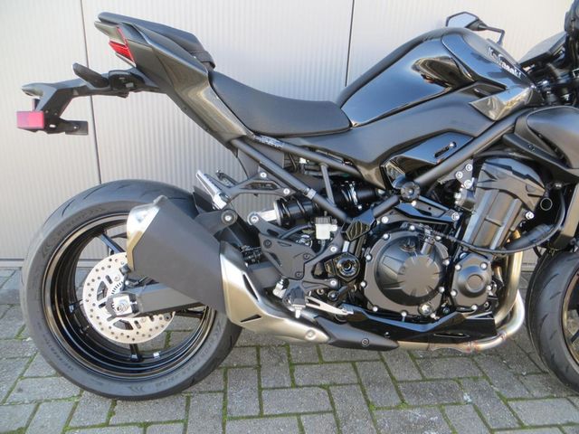 kawasaki - z900