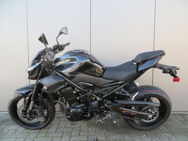 kawasaki - z900
