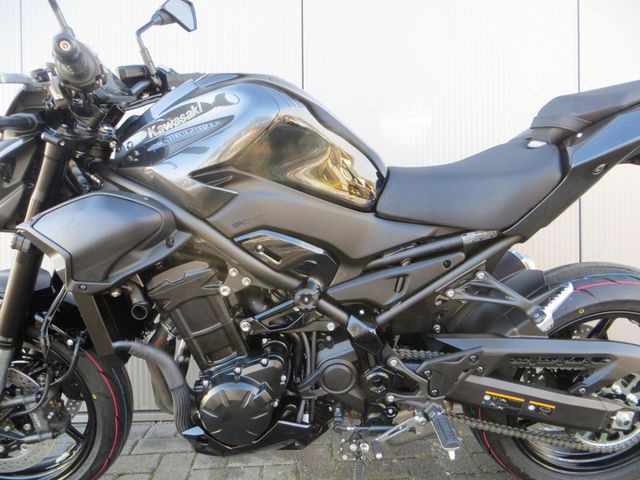 kawasaki - z900