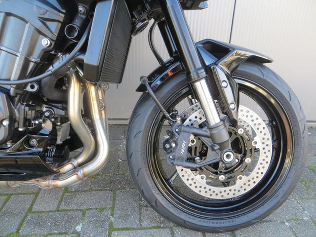 kawasaki - z900