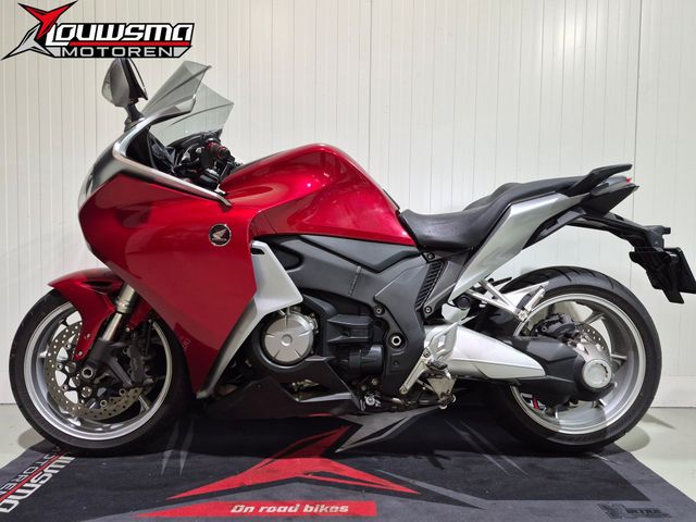 honda - vfr-1200-f-dct