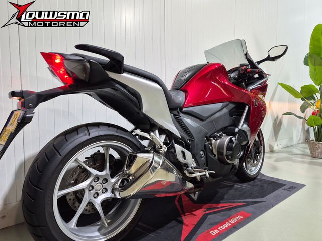 honda - vfr-1200-f-dct