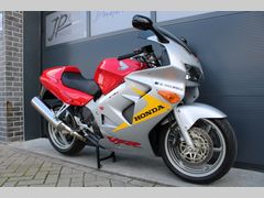 Honda VFR 800 FI 2000 occasion – foto 2 van 18