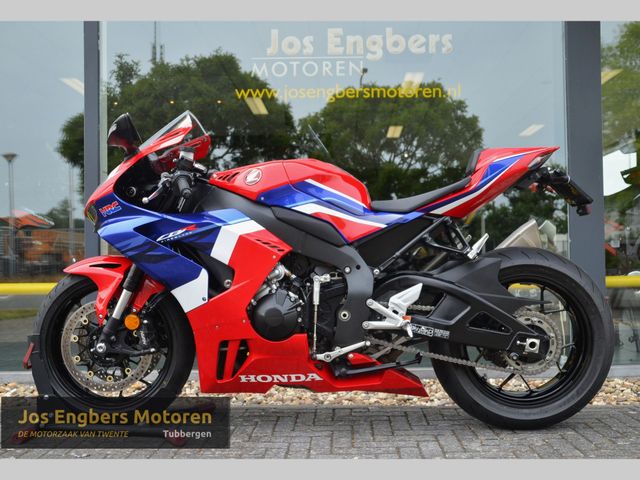 honda - cbr-1000-rr-r-fireblade