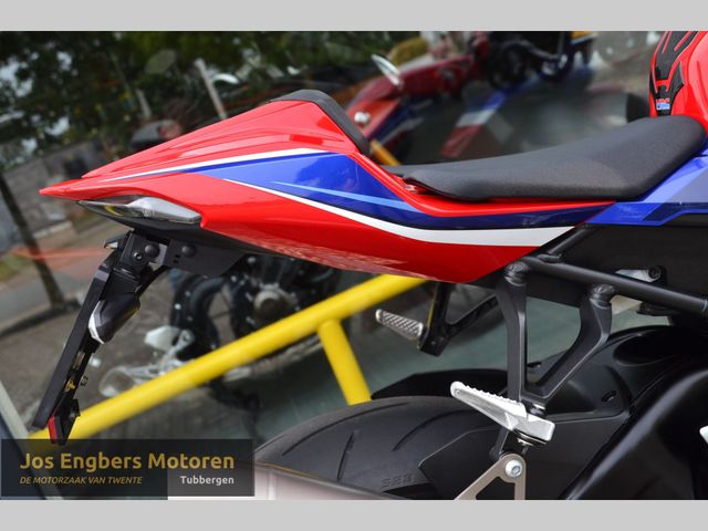 honda - cbr-1000-rr-r-fireblade