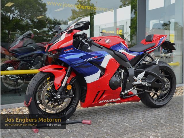 honda - cbr-1000-rr-r-fireblade