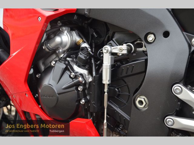 honda - cbr-1000-rr-r-fireblade