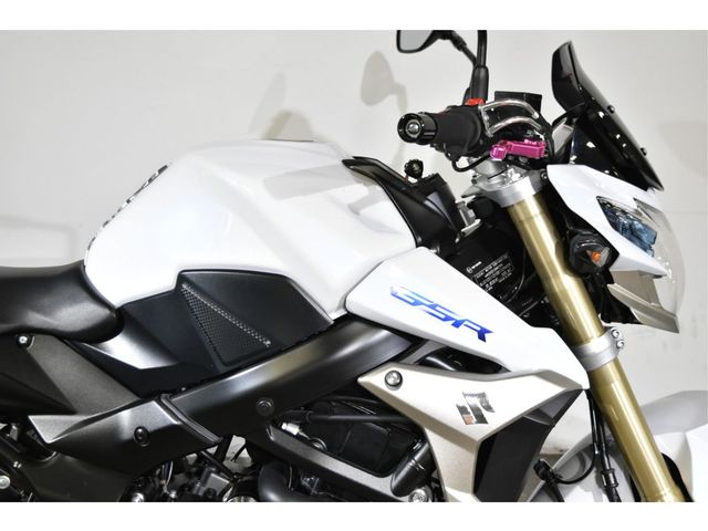 suzuki - gsr-750-a-street-extreme