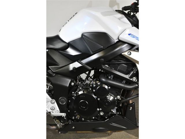 suzuki - gsr-750-a-street-extreme