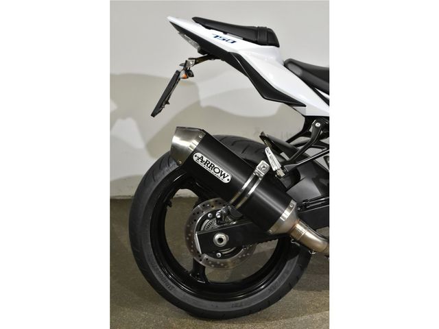 suzuki - gsr-750-a-street-extreme