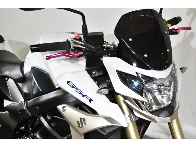 suzuki - gsr-750-a-street-extreme