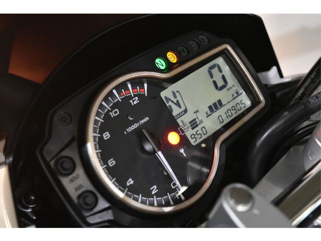 suzuki - gsr-750-a-street-extreme