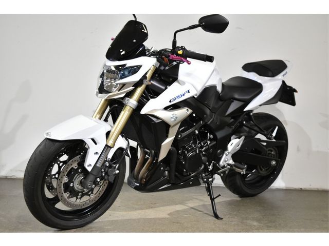 suzuki - gsr-750-a-street-extreme