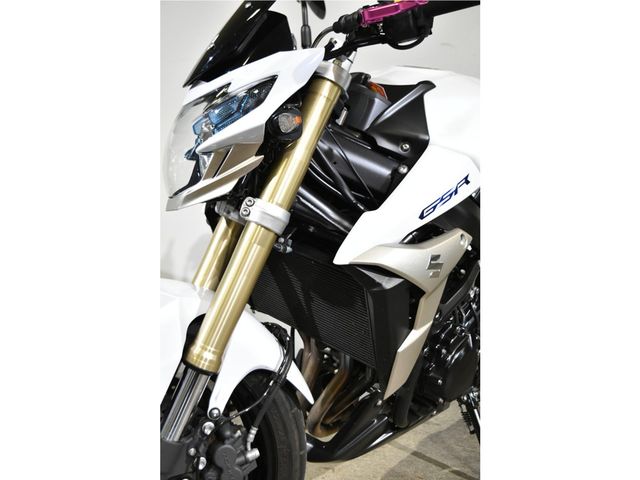 suzuki - gsr-750-a-street-extreme