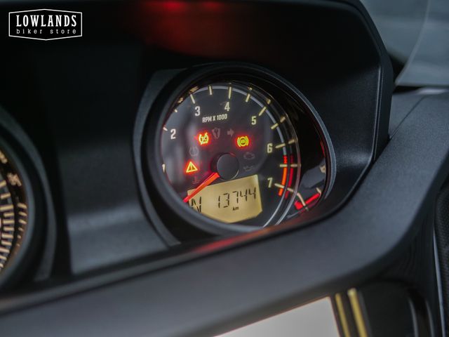 indian - challenger-dark-horse