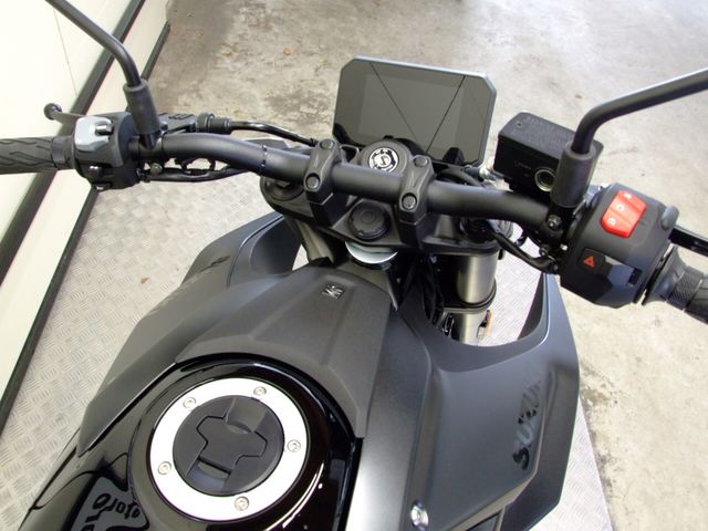 suzuki - gsx-8s