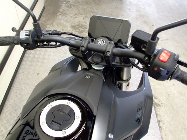 suzuki - gsx-8s