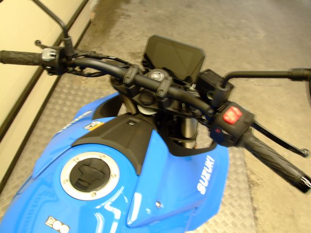 suzuki - gsx-8s