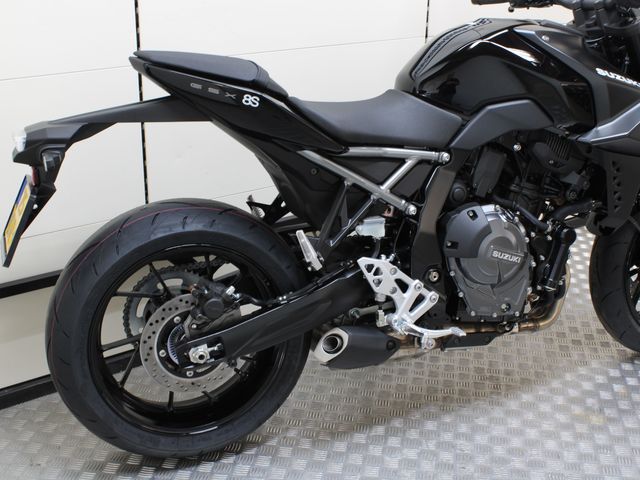 suzuki - gsx-8s