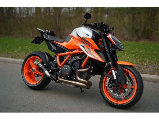 ktm - 1290-super-duke-r