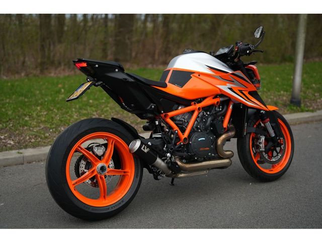 ktm - 1290-super-duke-r