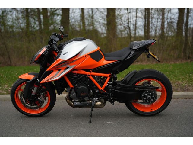 ktm - 1290-super-duke-r