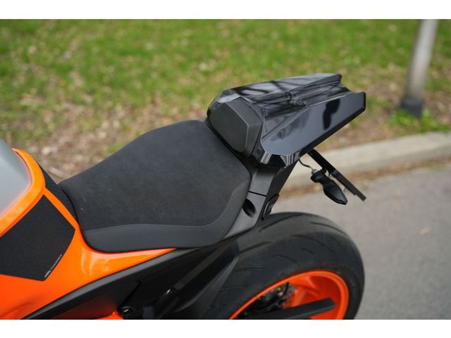 ktm - 1290-super-duke-r