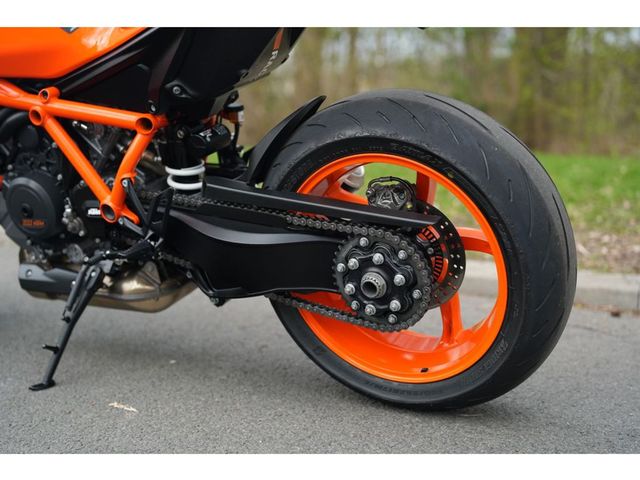 ktm - 1290-super-duke-r