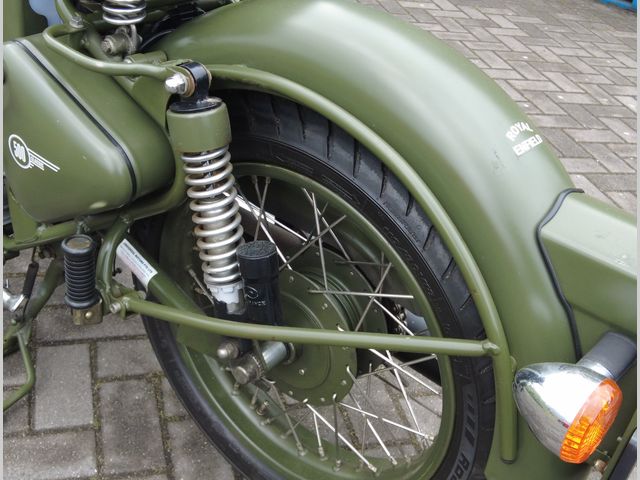 royal-enfield - classic-500-battle-green