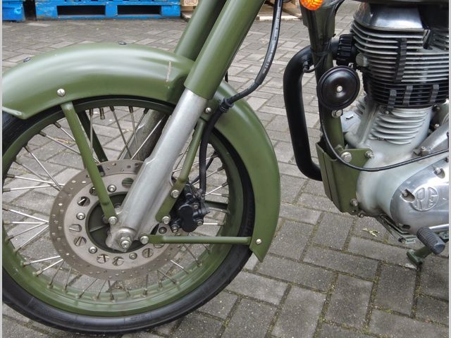 royal-enfield - classic-500-battle-green