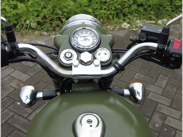 royal-enfield - classic-500-battle-green