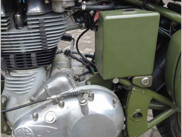 royal-enfield - classic-500-battle-green